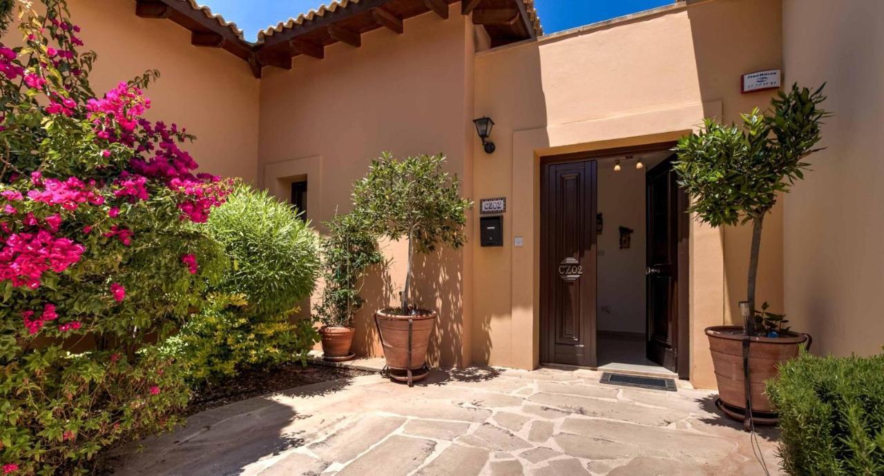 Fantastic Junior Villa Cz02 Salamis With Gorgeous Views, Aphrodite Hills 코우클리아 외부 사진